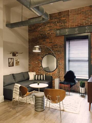 LOCATION! Walk everywhere Downtown from Loft! 104 gallery image 3