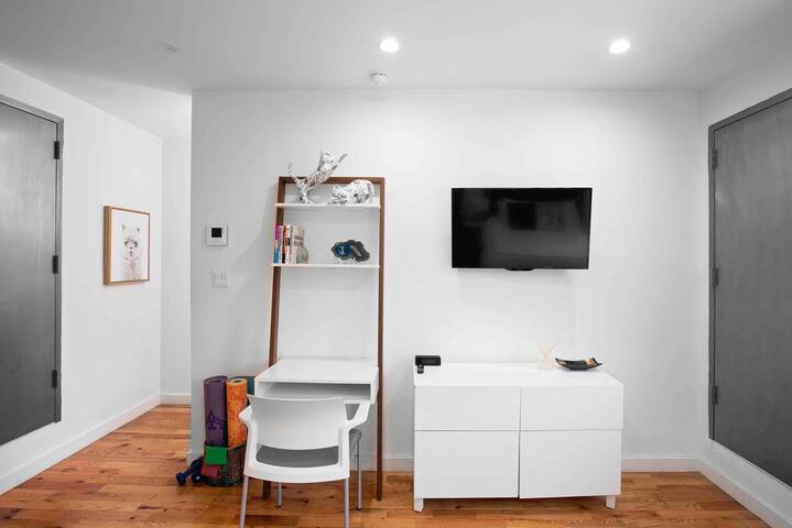 Luxury Townhouse w Balcony in West Village / Soho gallery image 5