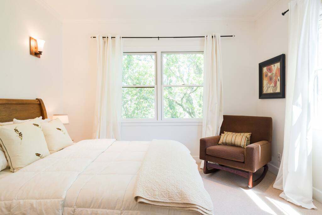 Light & Bright with 2 closets