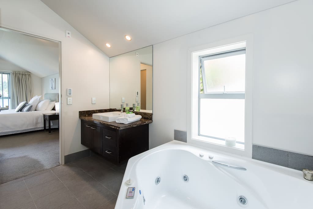 Ensuite with Luxurious SPA BATH Master Bedroom
