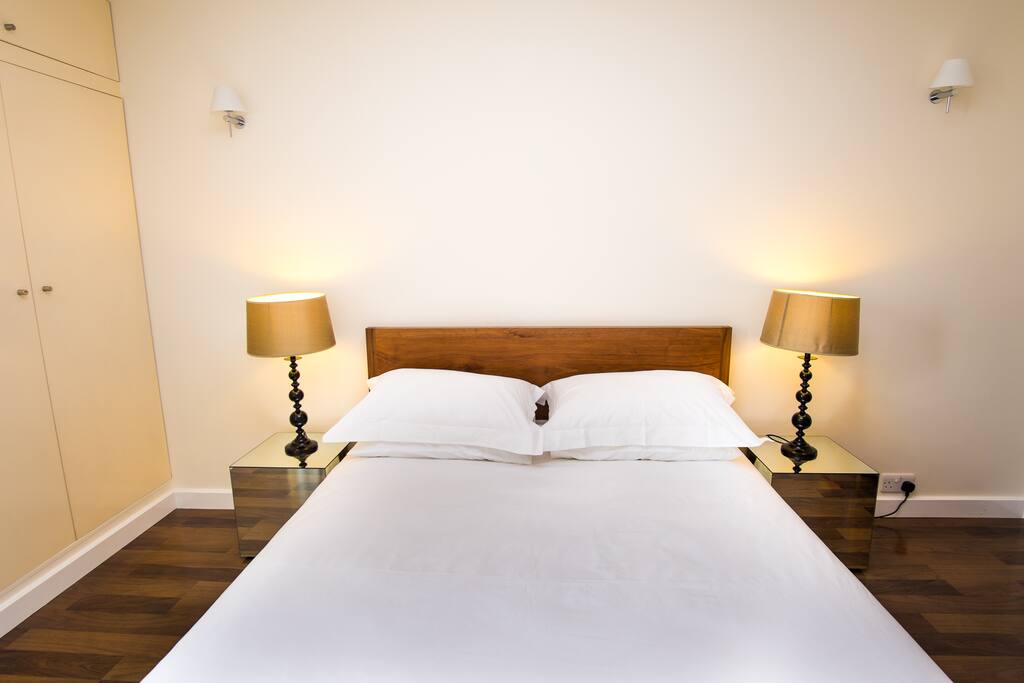 US Queensize bed/UK Kingsize