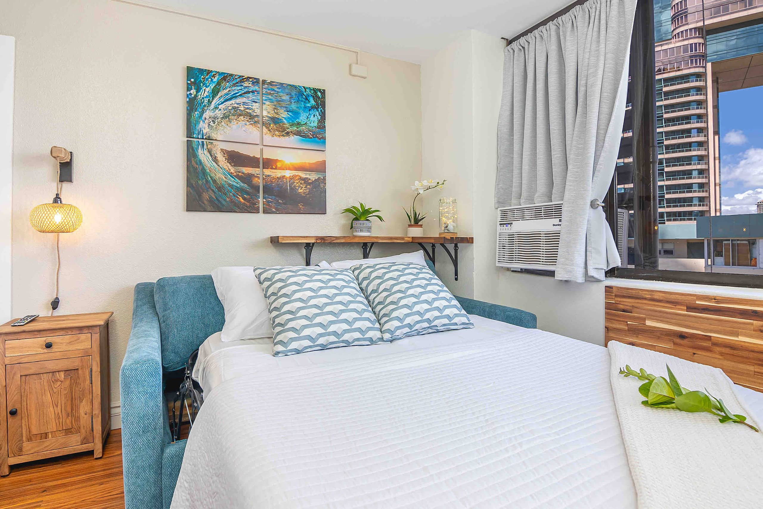 Condo in Honolulu · ★4.72 · Studio · 2 beds · 1 private bath - Image 10