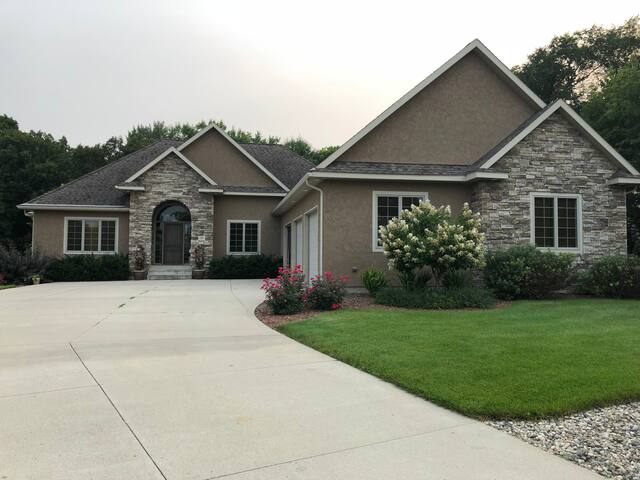 Spacious, Close to Campus, Great Amenities