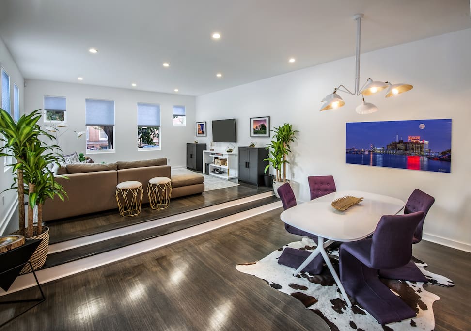 Spacious, Ultra-modern living and dining room