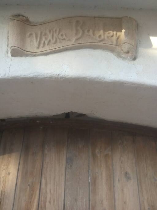 La casa se llama VILLA BADER