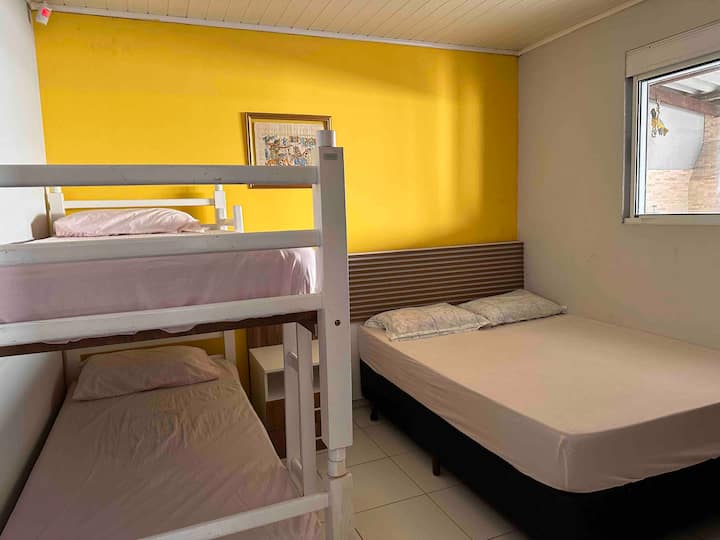 Family room, looks more like another is another, as they are two rooms are the same and with the same specifications.