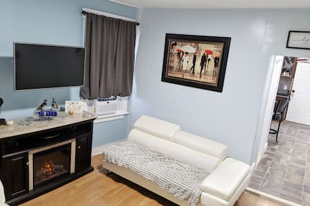 Rm#202-SINGLE Room; SHARED SPACE, 2MI FROM AIRPORT