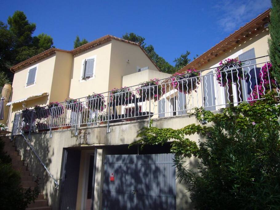 Grande terrasse à l'étage