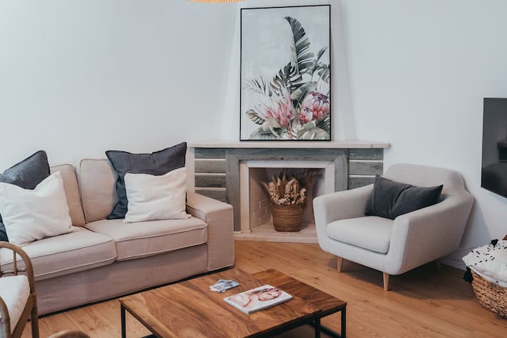 Beautiful Townhouse Roof Top Terrace & Sea View gallery image 2