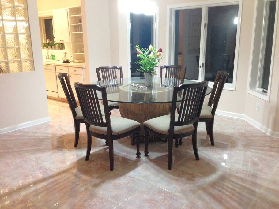 Casual dining Room