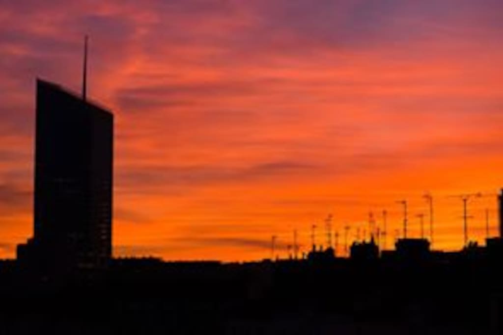 Vue de l'appartement couché de soleil du balcon