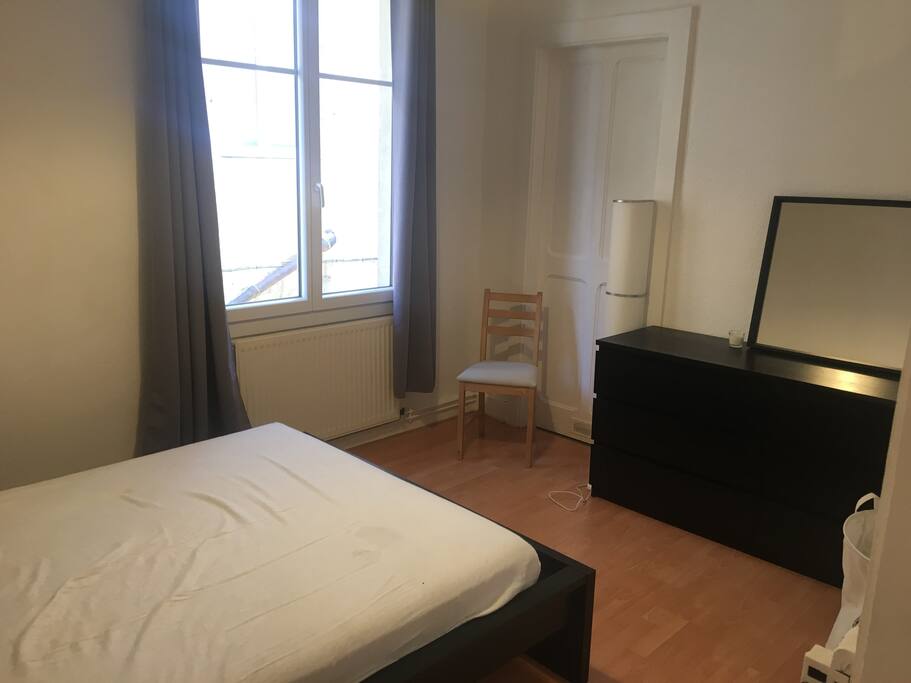 La chambre (lit deux places)/ The bed room