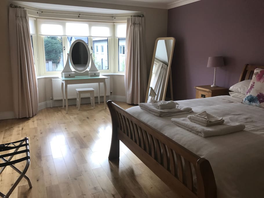 Master bedroom en suite