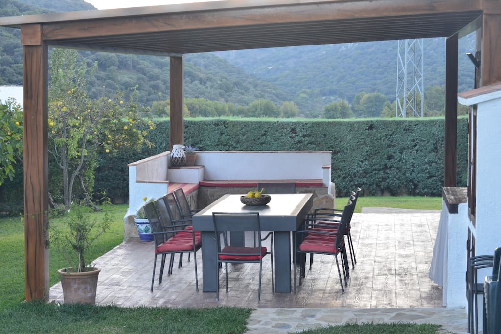 Porche trasero junto a la Barbacoa con unas bonitas vistas