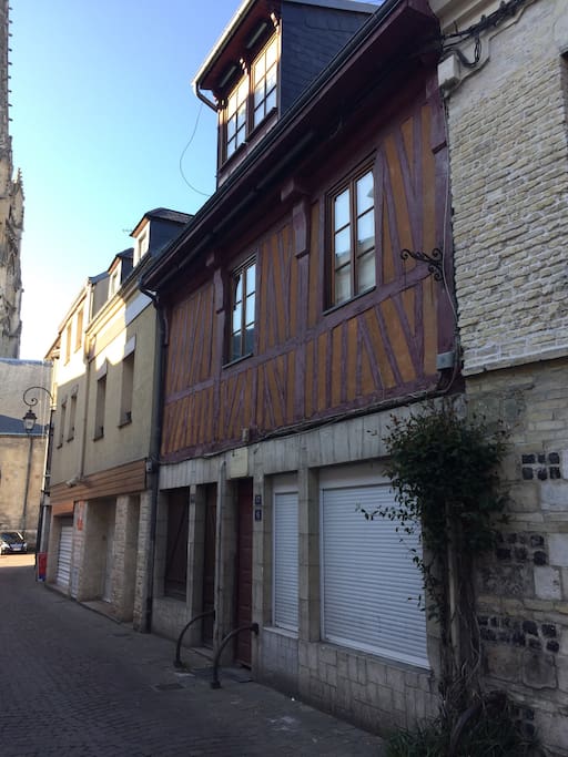 Vue de la rue (appartemment au 1er étage)