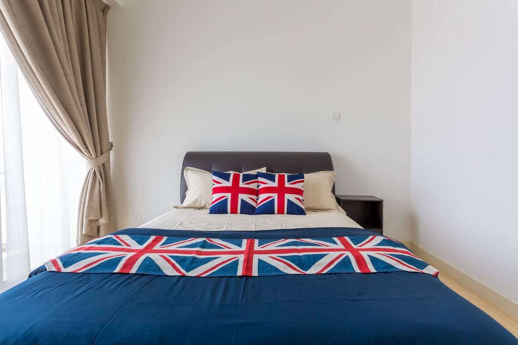 Bedroom with Queen size bed