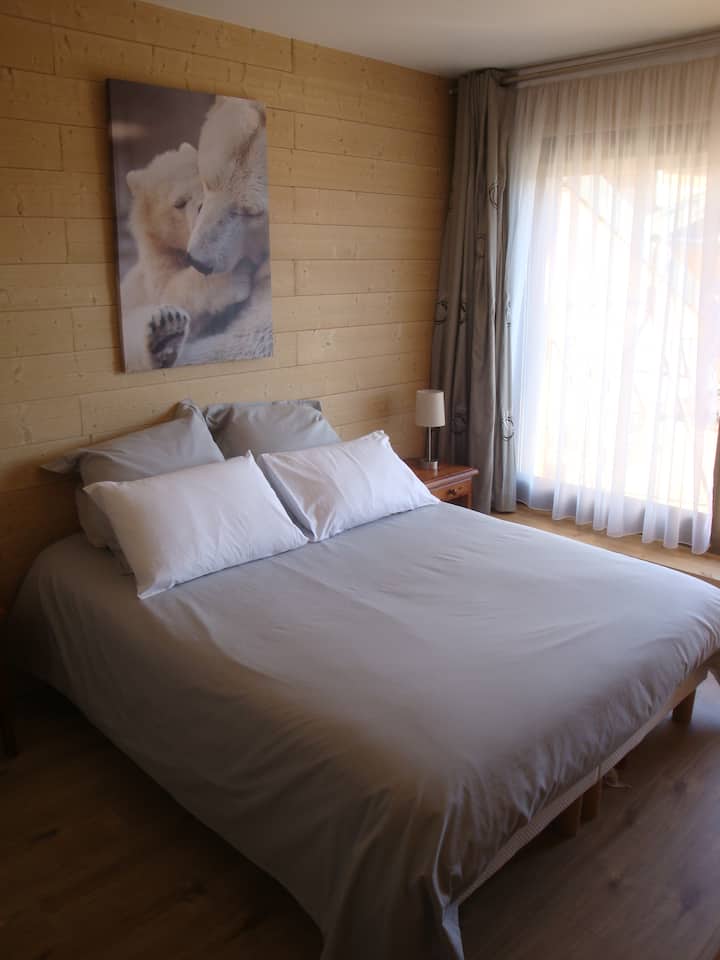 1ière suite parentale avec lit 160cm, vue terrasse Sud-Est
