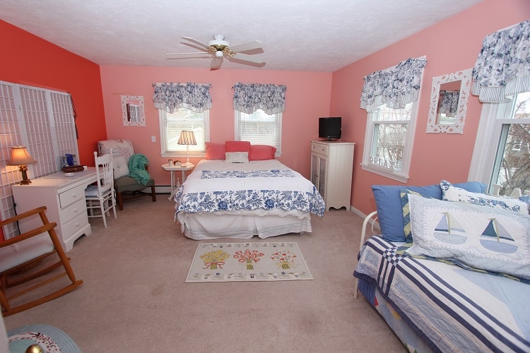 Chumba cha kulala cha ghorofa ya 2 na trundle pacha 