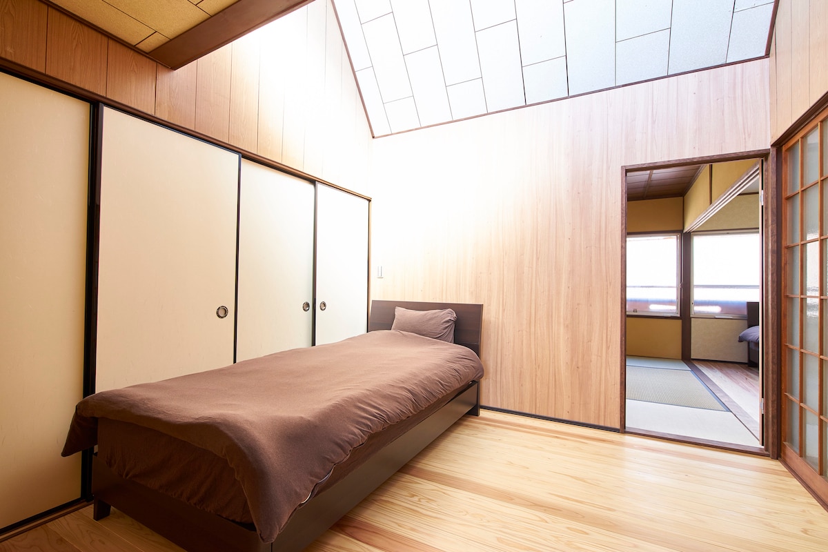 Ghorofa ya juu/Kituo cha Chumba cha kulala/kitanda 1 cha mtu mmoja