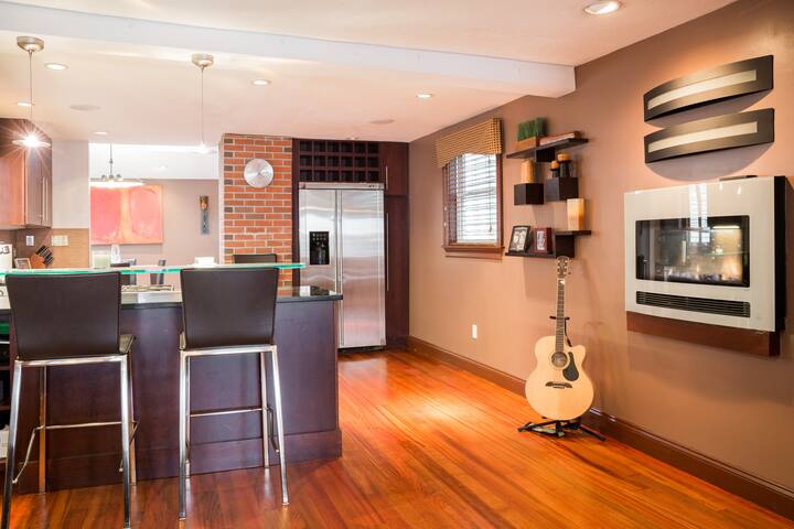 Modern 3.5 BR Single Family Home gallery image 5