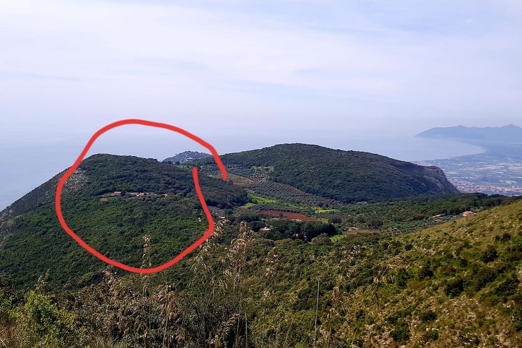 L'ubicazione della casa sulla collina sopra Terracina