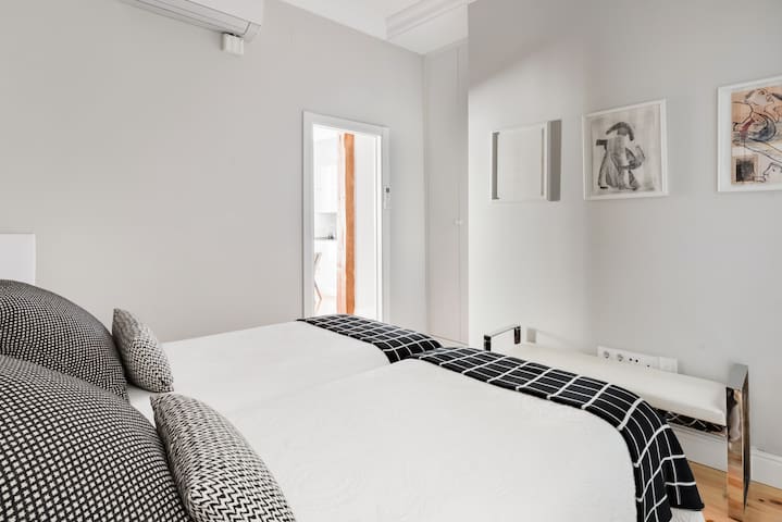 Incredible 2 bedroom apartment in city center. 1B. gallery image 4