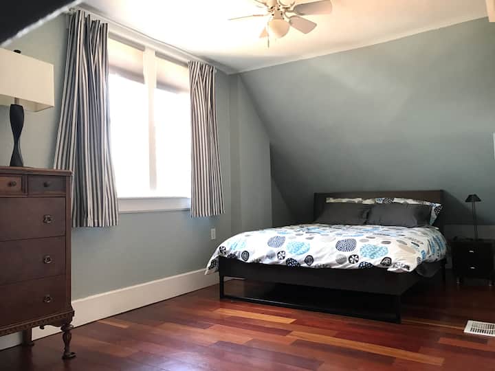 Спална соба бр. 2 (на горниот кат) - брачен кревет (брачен кревет)