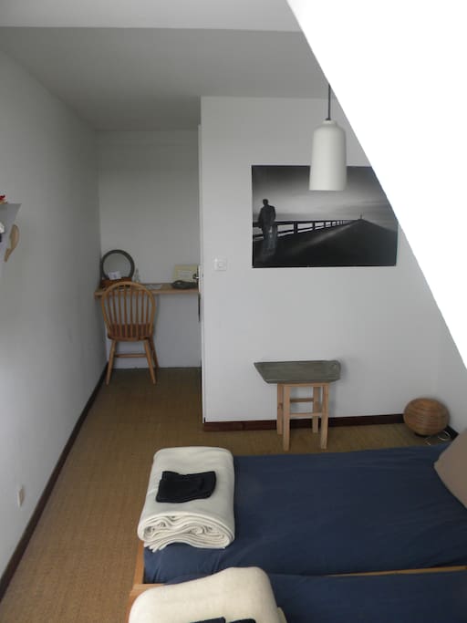 Possibilité d'utiliser toute la maison, ne restez pas cloîtré e dans votre chambre, nous aimons discuter ;)