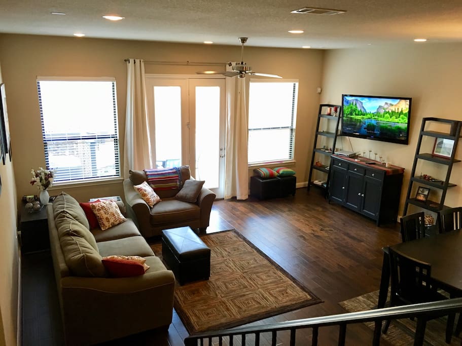 Open living room, flat screen TV and access to the backyard