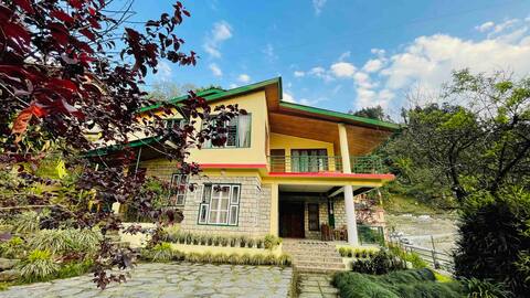 Spacious Home near MG Marg with private garden