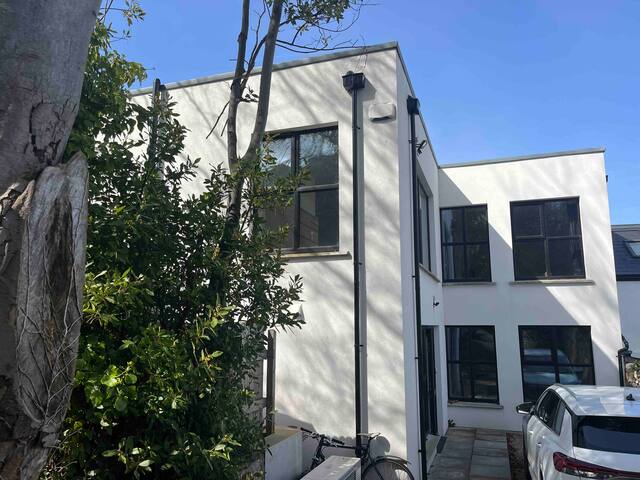 Spacious modern home by the sea in Dublin gallery image 2