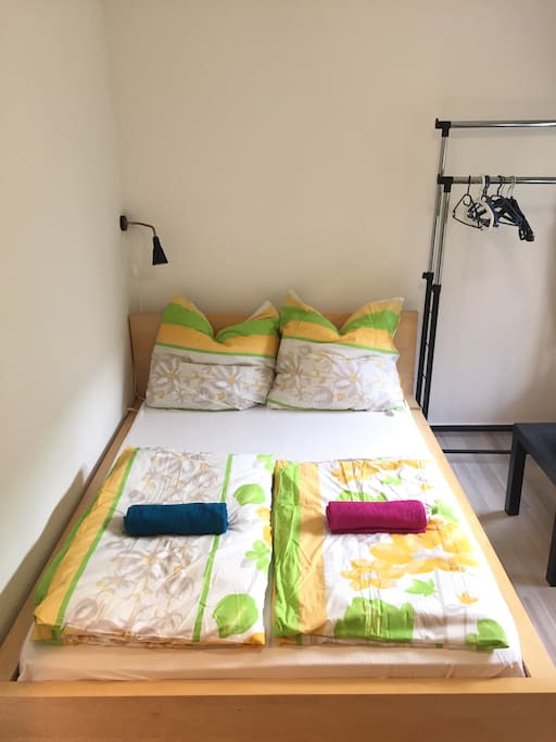 Bett/ Bed
