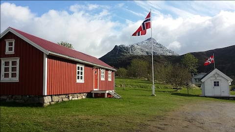 Cozy Original Rorbu with sauna and hot tub