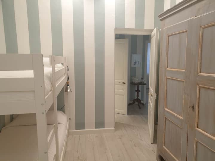 غرفة النوم الثالثة - سرير بطابقين