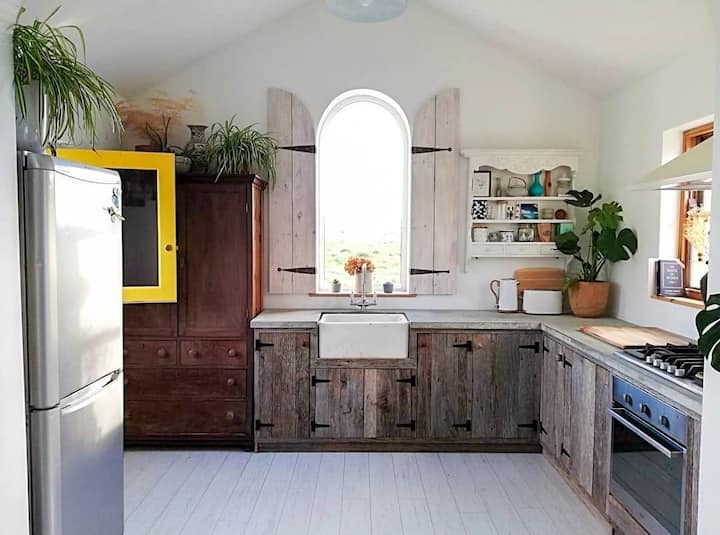 A Stylish & Bright Converted Carton Store Loft Apt - Clonakilty