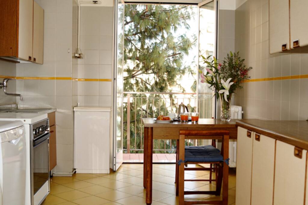 cucina con balcone