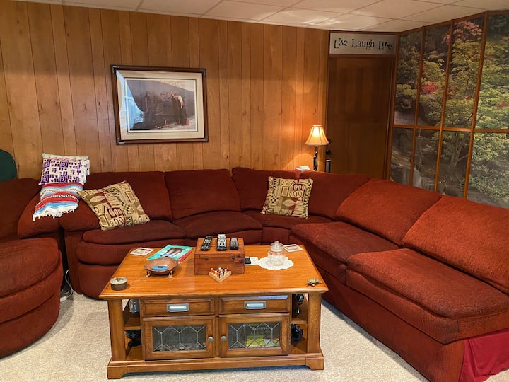 Mini rodinná izba hneď za dverami.