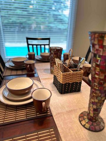 Family vacation home with Heated Pool-Toronto gallery image 4