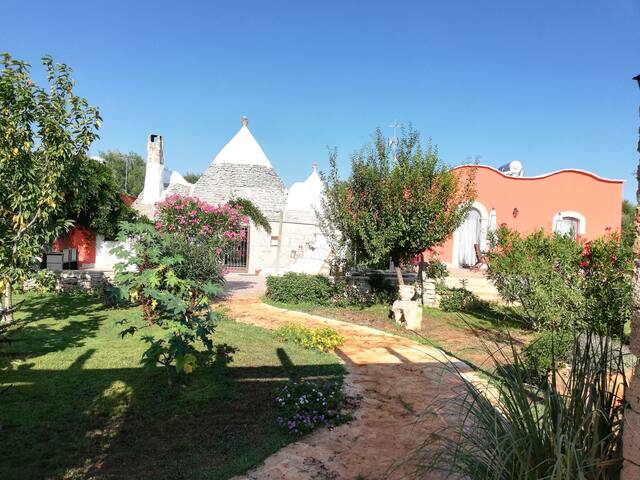 Characteristic trullo close to Ostuni and Beaches gallery image 4