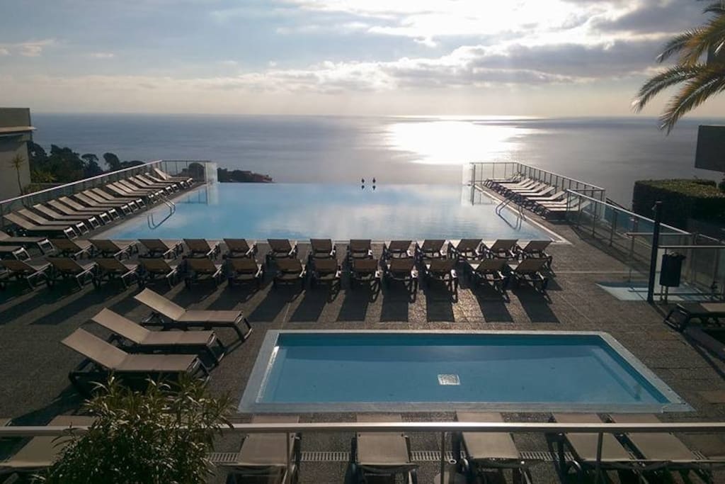 Piscine exterieure d'avril à octobre