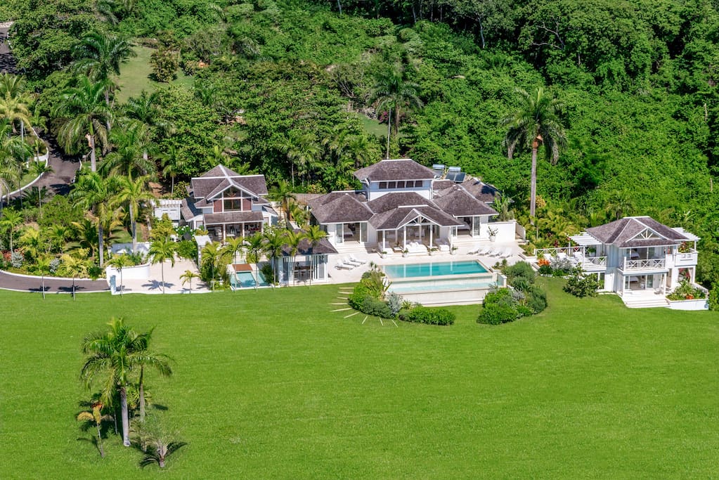 Seaside Cottage - Villas for Rent in Montego Bay, Hanover, Jamaica.