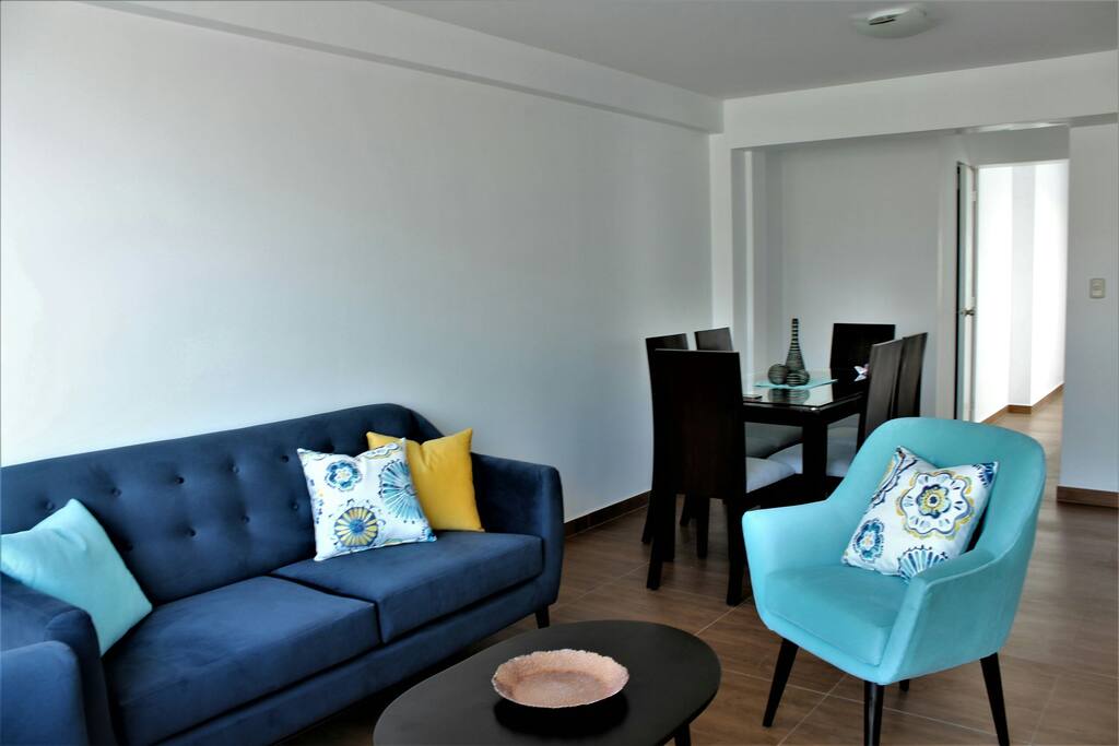 Amplio espacio sala - comedor./ Large living room space.