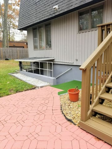 Spacious 2BR 1full BA. ~Hour drive to NYC & hiking