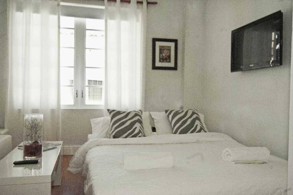 2 Italian riviera queen beds