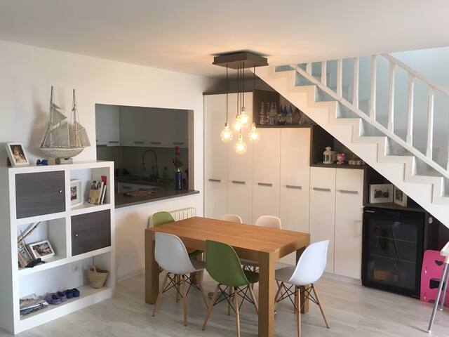 Stunning 2 level appartment with sea views