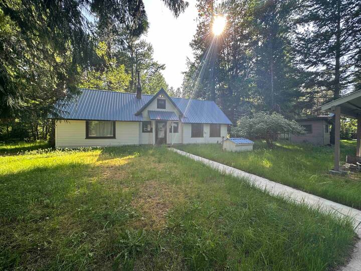 Chinook Cottage Cabins for Rent in Naches, Washington, United States