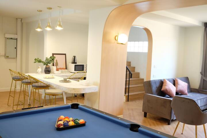 T23 ☆ PRATUNAM ☆ 3BD Duplex | Living | Dining gallery image 2