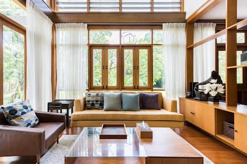 Charming Family Villa by the Canal in Bangkok