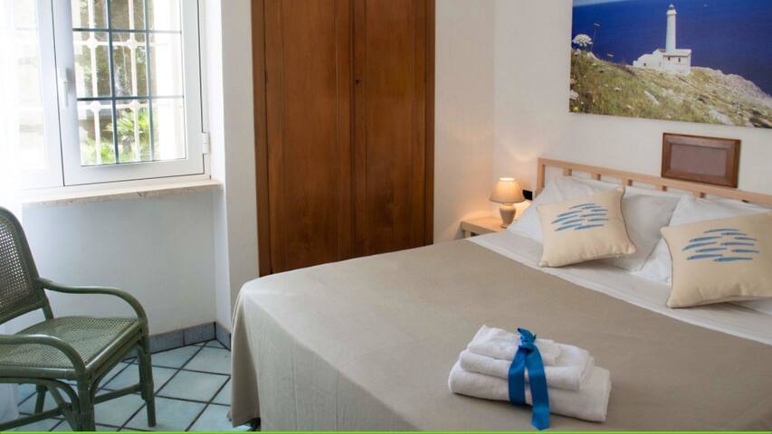 Exclusive villa with swimming pool on the sea gallery image 3