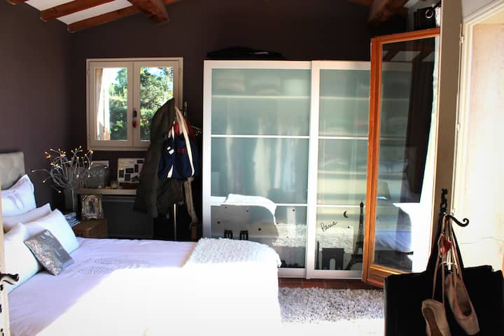 带大更衣室的房间